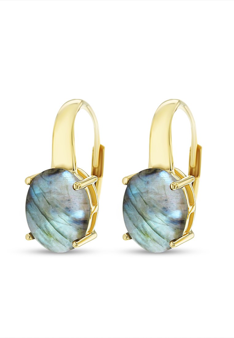 Goldene Creolen mit ovalen Labradoritsteinen, die blaue und graue schimmernde Farbtöne zeigen, mit einer polierten, glatten Oberfläche.