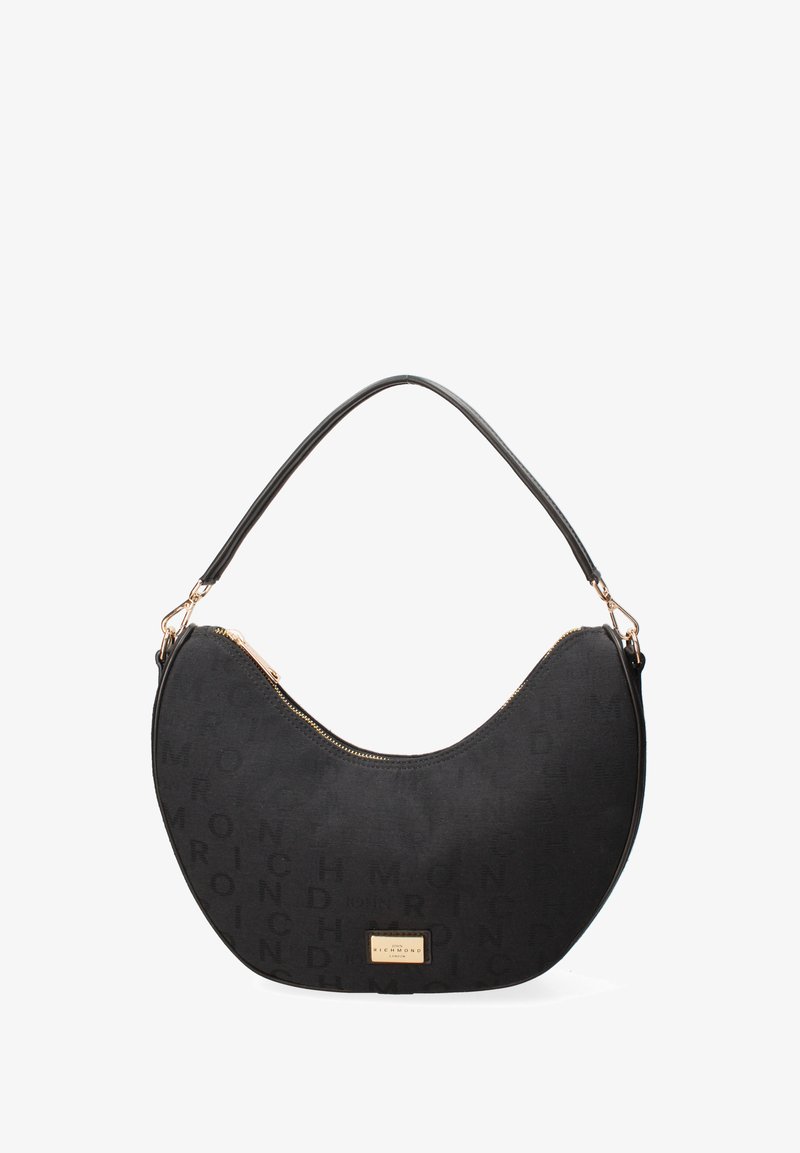 Borsa a tracolla in tessuto nero con silhouette curva, dotata di letteratura in rilievo, chiusura con zip e tracolla sottile. Dettagli in metallo dorato.