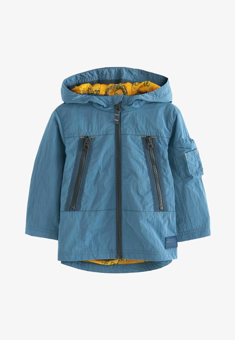 Veste à capuche bleue pour enfants avec doublure jaune à motif, fermeture éclair frontale, deux poches poitrine à fermeture éclair et une poche latérale sur la manche gauche.