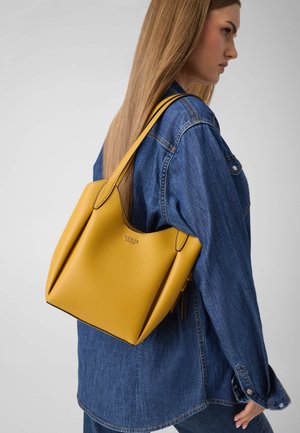Guess, MELODY BUCKET - Borsa a mano - gelb