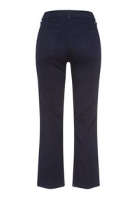 Jean flare en denim bleu foncé à taille mi-haute, avec deux poches arrière et une finition lisse. L'ourlet est droit et bien coupé.