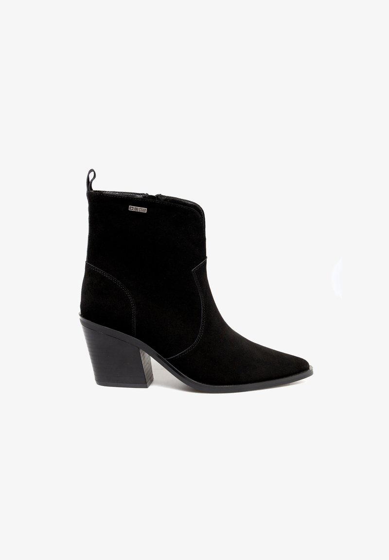 Must musta ankle saapad terava nina, külgsete tõmblukkudega ja keskmise plokkn צווישן. Omab õmblusteenuseid ja tõmbeantu taga.