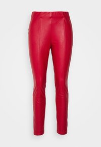 Rode nepleer broeken met een slim fit, voorzien van een elastische tailleband, een soepele textuur en verticale naden voor extra vorm.