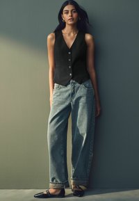 Next Vesta - black