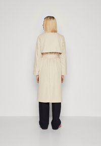 Pcscarlett Ls Short Trenchcoat Silver Gray