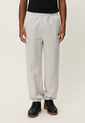 CHASE  - Tréningruha alsók - snow melange