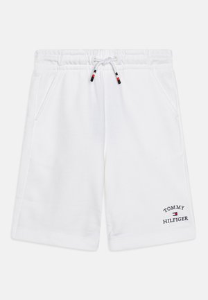 Pantaloni corti bianchi in cotone con vita elastica e coulisse. Presenta tasche laterali e logo ricamato "TOMMY HILFIGER" sulla gamba.