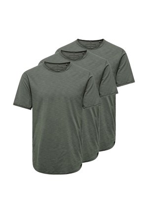 Drie effen donkergrijze T-shirts met korte mouwen en ronde hals, gestapeld en gezien vanuit de voorkant, met een lichte textuur op de stof.