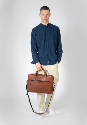STILLCLEAN BRIEF 1 ROOM 15" - Briefcase - brandy