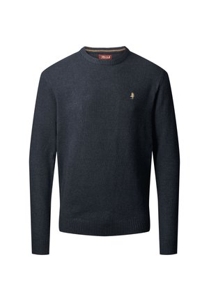 Granatowy sweter dzianinowy z okrągłym dekoltem, ściągaczami na rękawach i dolnej krawędzi oraz małym złotym logo na klatce piersiowej. Teksturowany materiał, casualowy design.