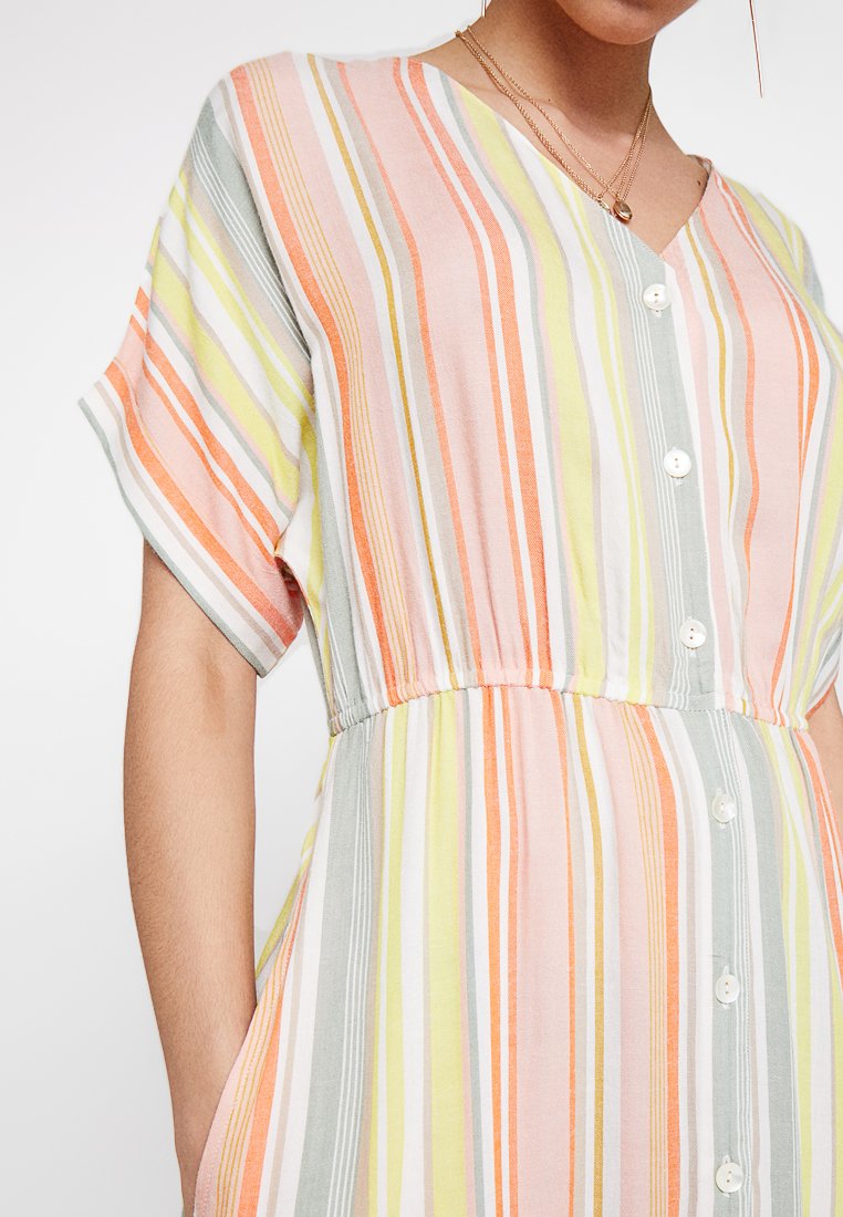 Nümph LALANGE DRESS Maxikjole peach Zalando.no Nümph LALANGE DRESS - Skjortekjole - multi-coloured