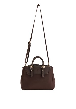 Bruine synthetische handtas met een gestructureerd ontwerp, dubbele bovenhandvatten, verstelbare lange riem en accenten van goudkleurig beslag.