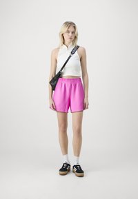GAP Pantaloni sportivi - standout pink