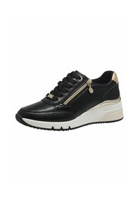 Sneaker in pelle nera con dettagli dorati, lavorazione perforata, lacci frontali, zip laterale e suola bianca con un leggero plateau.