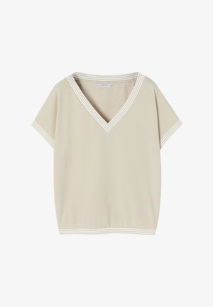 Beeži lühikeste varrukatega T-särk, millel on V-kaelus, ja mis on kaunistatud valge triibuga kaeluses ja varrukatel, valmistatud siledast kangast.