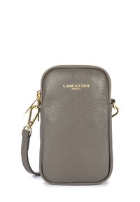 Borsa per telefono in pelle grigia texture con logo dorato, chiusura con zip e tracolla staccabile per il trasporto. Forma rettangolare compatta.