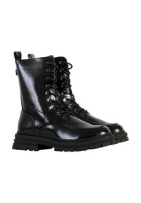 Botas de combate de cuero negro con cordones y acabado brillante, suela de goma gruesa y lengüetas en bucle. Presentan ojales y costuras en contraste.