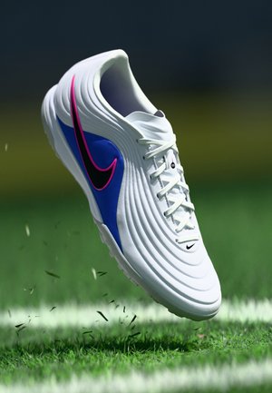 TIEMPO MAESTRO ACADEMY TF - Μπότες ποδοσφαίρου για χλοοτάπητα - white/black/racer blue/pink blast