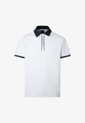 Witte polo met een marineblauwe kraag en accenten op de mouwen. Voorzien van een ritsluiting en branding aan de voorkant. Gemaakt van een soepele, lichte stof.