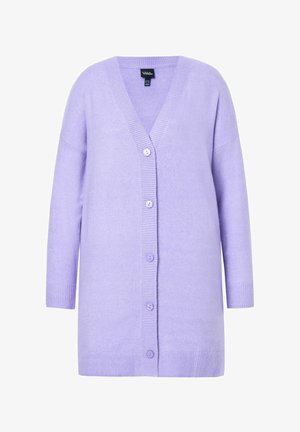 Lavendelkleurige cardigan van zachte stof, met een V-hals, lange mouwen, een ribgebreide zoom en vijf knopen aan de voorkant.