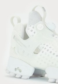 Reebok LTD 11 BY BORIS BIDJAN SABERI INSTAPUMP FURY MID UNISEX - Sportcipő - white