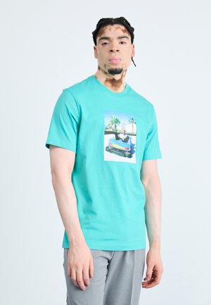 BRAND PHOTO CREW - Potiskana majica - washed teal/black