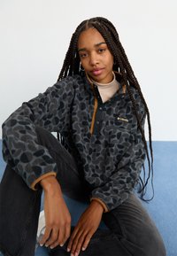 Columbia HELVETIA™ II PRINTED CROPPED HALF SNAP - Suéter de forro polar - black