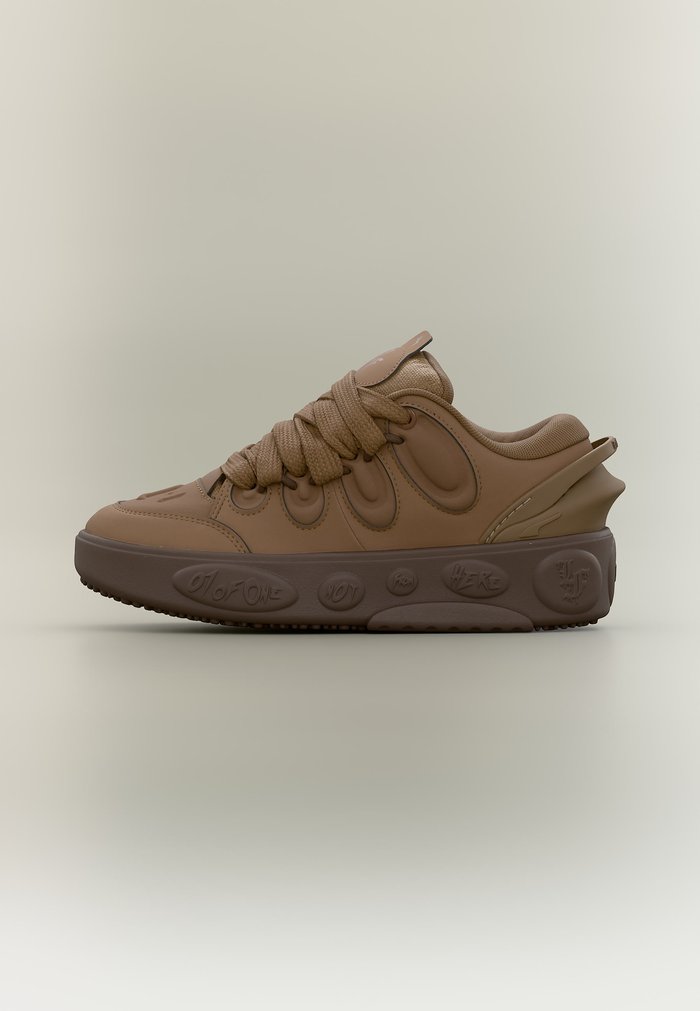 PUMA LA FRANCE JR UNISEX - Basketball shoes - haute coffee/espresso brown