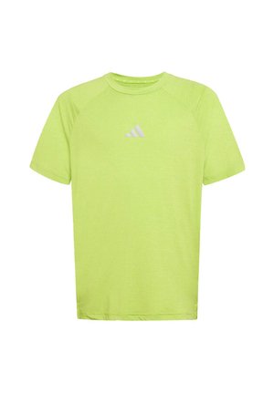 Camiseta deportiva de manga corta de color verde lima brillante con cuello redondo y pequeño logo reflectante de Adidas centrado en el pecho.