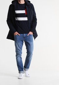 Tommy Hilfiger Triko s potiskem - dark blue