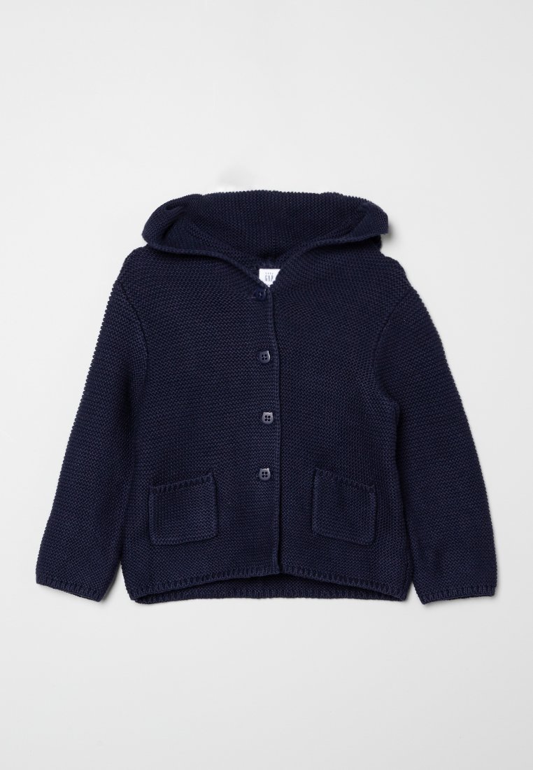 Cardigan lavorato a maglia di colore navy con cappuccio, chiusura frontale a bottoni e due tasche applicate. Il tessuto testurizzato aggiunge profondità al design.
