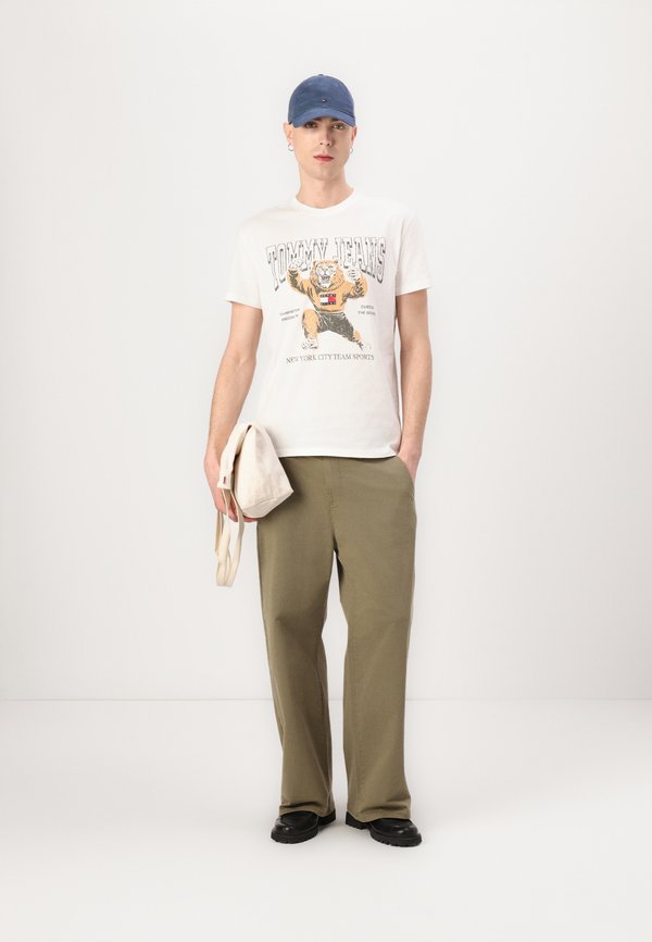 VARSITY NOVELTY TEE UNISEX - Print T-shirt - ecru2