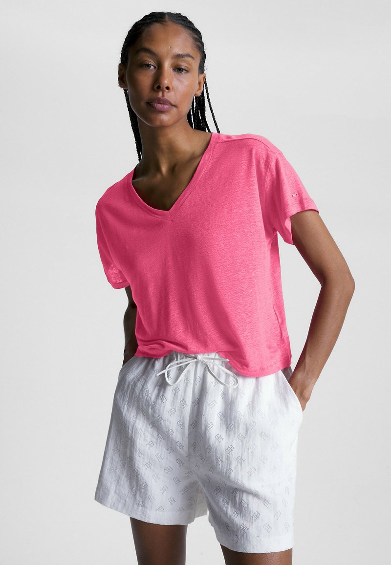 Tommy Hilfiger V NECK RELAXED FIT Basic Tshirt bright cerise pink