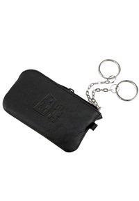 Petit étui en cuir noir avec un logo embossé, fermeture éclair, et deux porte-clés en argent attachés sur de courtes chaînes.