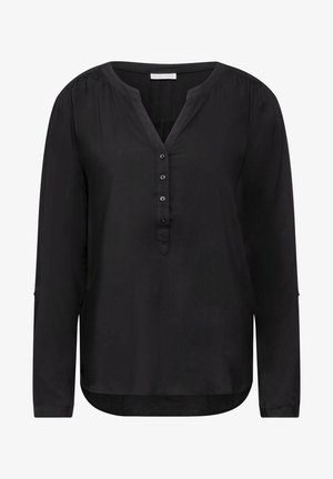 Blusa negra de manga larga con escote en V, tapeta de botones, hombros fruncidos y dobladillo curvado. Tejido suave con un ligero brillo.
