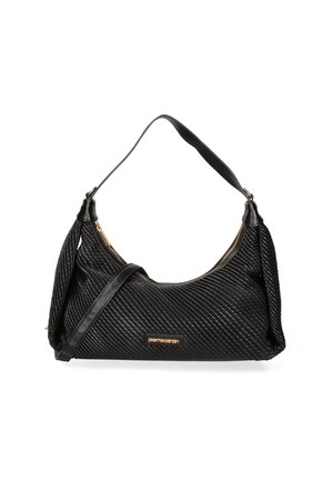 Borsa a tracolla nera intrecciata in materiale testurizzato, con una forma curva, dettagli in metallo dorato e una tracolla corta per il trasporto.