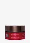 BODY SCRUB - THE RITUAL OF AYURVEDA - SWEET & NUTTY - PUNJABI PINK SALT & SWEET ALMOND - Lichaamsscrub - -