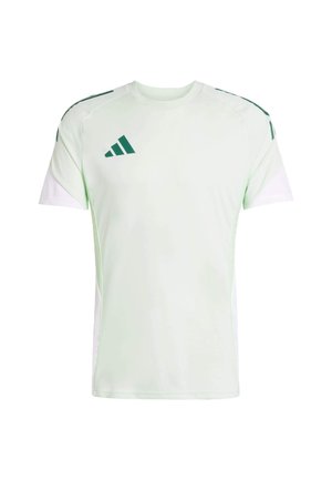 Hellgrünes Sportshirt mit weißen Ärmeln, das dunkelgrüne Dreistreifenakzente auf den Schultern und ein Adidas-Logo auf der Brust aufweist.