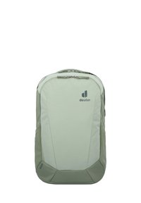 Hellgrüner Rucksack mit schlankem Design, aus robustem Stoff gefertigt. Verfügt über ein mit Reißverschluss verschlossenes Hauptfach und ein Logo auf der Vorderseite.