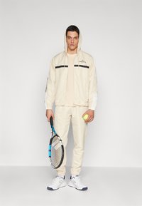 Sergio Tacchini BOLD - Pamata T-krekls - wood ash/black