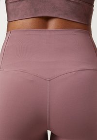 Nike Performance ZENVY HR 7/8 TGHT - Tights - smokey mauve