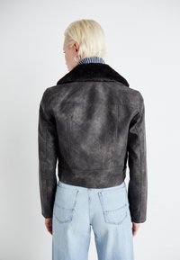 ONLY ONLMACY WASHED BIKER - Jakna iz umetnega usnja - phantom