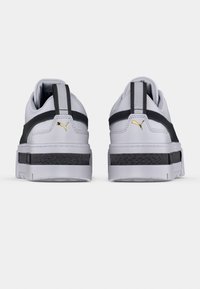Puma MAYZE - Tenisice za trening - white/black