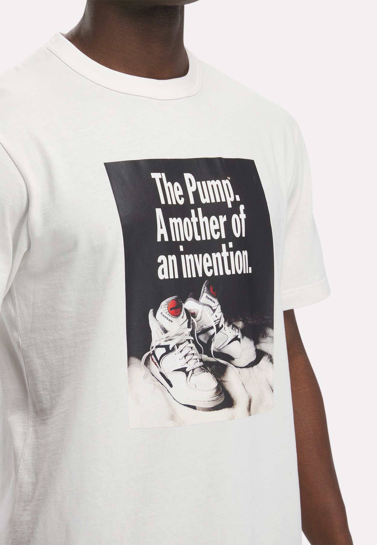 GRAPHIC SHORT SLEEVE BASKETBALL PUMP