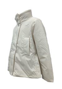 Giacca a vento bianca con colletto alto, tasca frontale e discreto dettaglio del logo. Tessuto liscio, resistente alle intemperie, con un design strutturato.