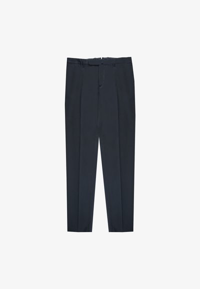 Pantalon bleu marine foncé avec une coupe droite, des plis à l'avant et une texture de tissu lisse. Présente une taille simple avec une fermeture discrète.