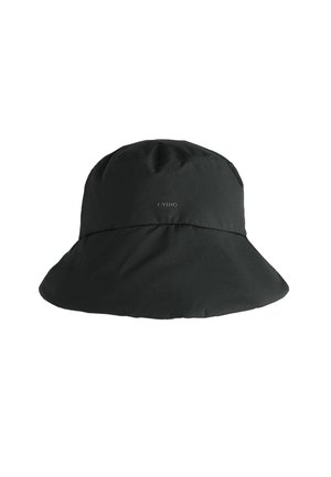 Cappello a secchiello nero con ampia tesa, realizzato in tessuto morbido e con il logo "OYSHO" discreto centrato nella parte anteriore.