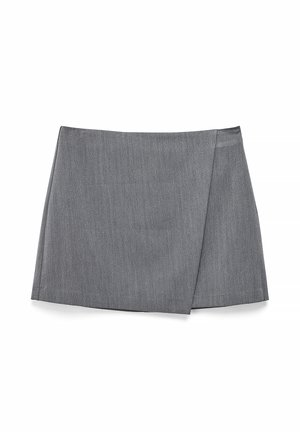 Pelēka apvijas svārki no fakturēta auduma, ar taisnu griezumu un tīrām līnijām. Nav redzami metāla elementi vai akcenti.