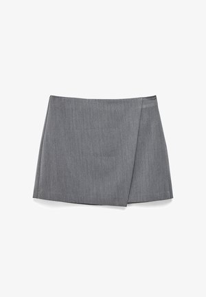 Grå omslagsnederdel lavet af tekstureret stof med lige snit og rene linjer. Ingen synlige beslag eller accenter.