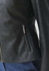 Thumbnail Image 6